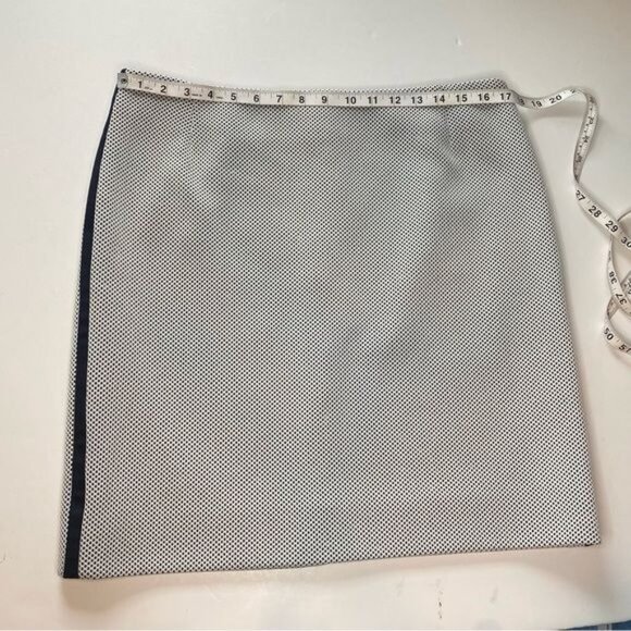 Akris Punto White Mesh Pencil skirt with black stripe Size 12 - Picture 7 of 9